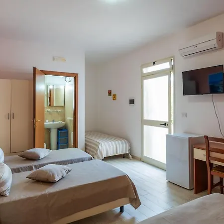 לינה וארוחת בוקר Elisa 3*