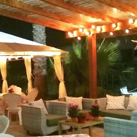 Elisa Bed and breakfast 3*